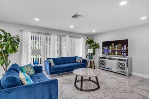 340 SE 3rd Ct in Deerfield Beach, FL - Building Photo