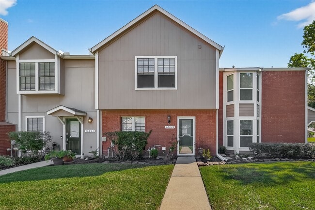 16826 Holly Trail Dr