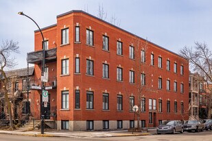 2245 Rosemont Boul in Montréal, QC - Building Photo
