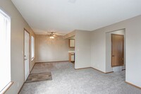 South Park Apartments in Newton, KS - Building Photo - Building Photo