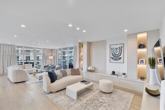 2127 Brickell Ave in Miami, FL - Building Photo - Building Photo