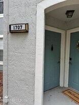 1717 County Rd 220 in Fleming Island, FL - Building Photo