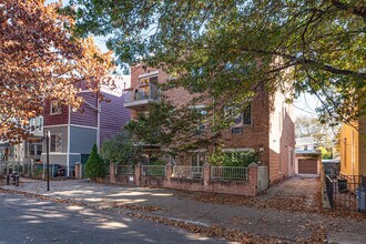 35 E 4th St in Brooklyn, NY - Foto de edificio - Building Photo