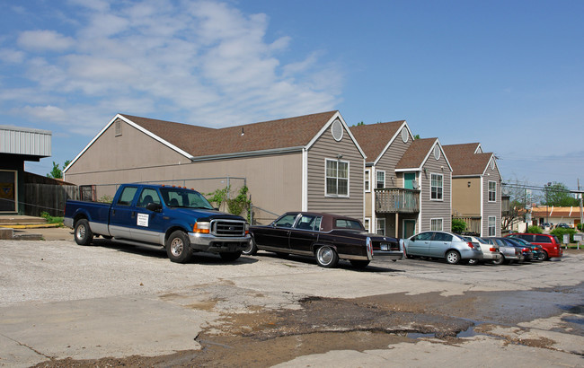 Woodward Apartments in Lawrence, KS - Foto de edificio - Building Photo