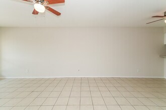 4021 Briar Hollow Dr in Dickinson, TX - Building Photo - Building Photo