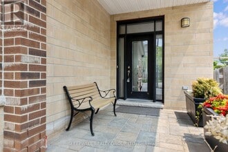 285 Kinghaven Cres in Ottawa, ON - Building Photo - Building Photo