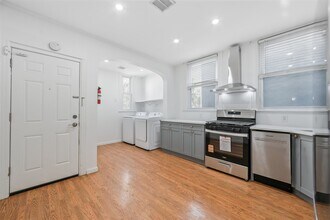 24 BELMONT Ave in Jersey City, NJ - Building Photo - Building Photo