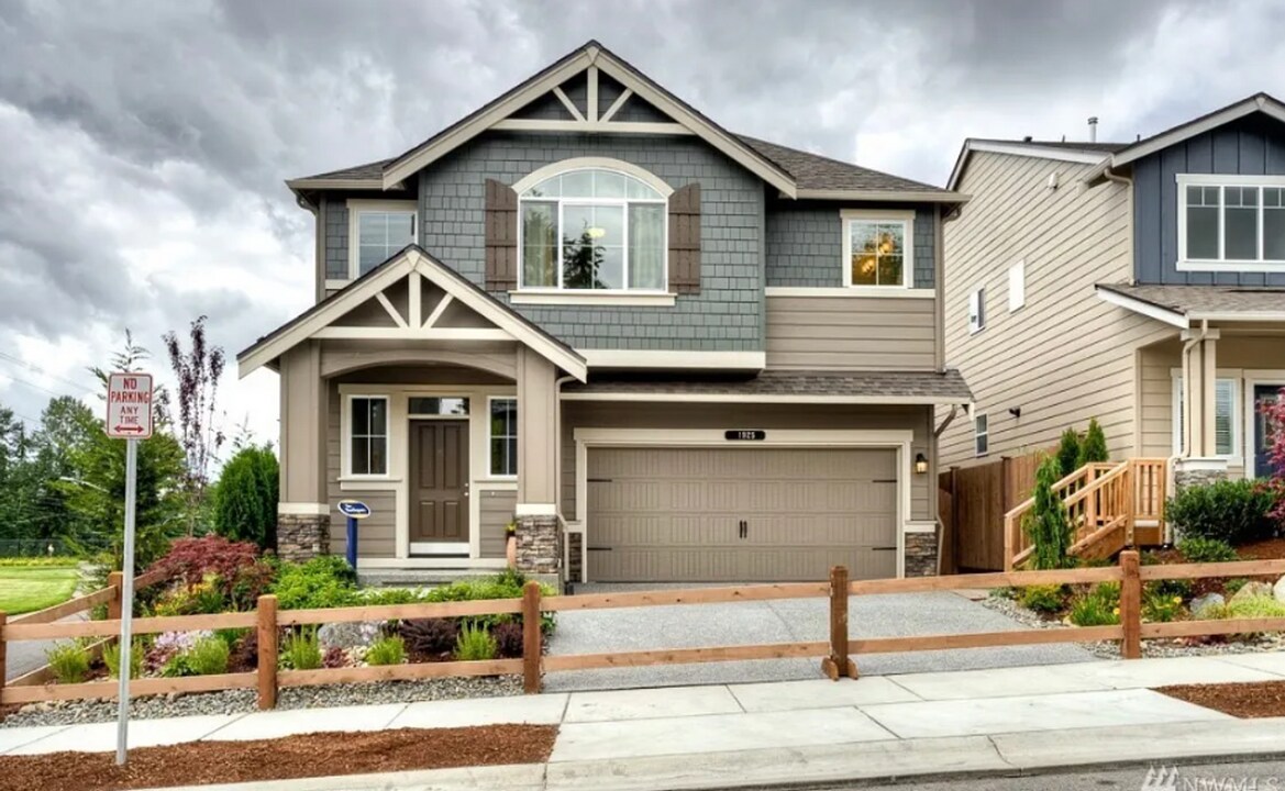 10537 185th St Ct E in Puyallup, WA - Building Photo