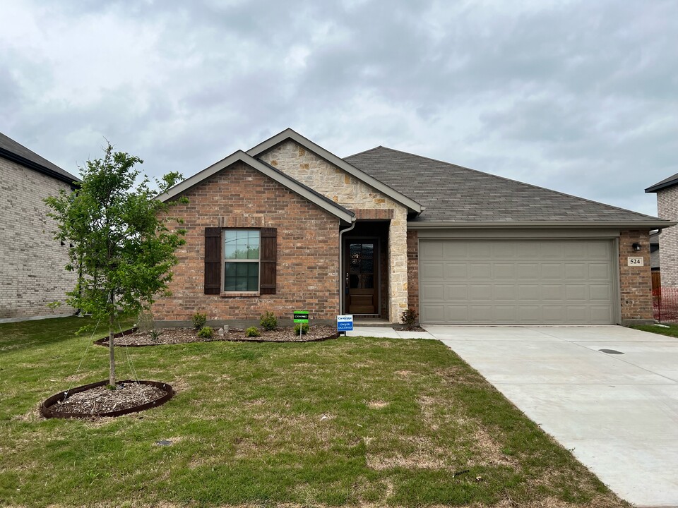 524 Hickory Rdg Dr in Van Alstyne, TX - Building Photo