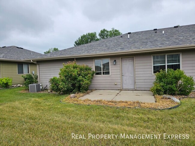 Spacious 3-bedroom, 1-bathroom apartment in Brandon, SD - Building Photo - Building Photo