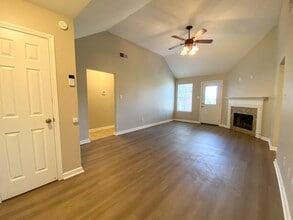 8456 Kimberly Rose Dr in Memphis, TN - Building Photo - Building Photo