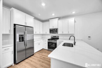 30308 Radford Ct in Monroe Township, NJ - Building Photo - Building Photo