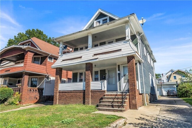 8113 Garfield Blvd in Garfield Heights, OH - Building Photo - Building Photo