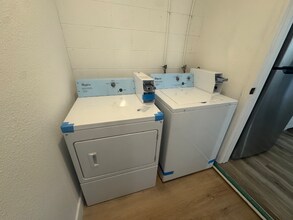 1001 S Dollins Ave in Orlando, FL - Building Photo - Building Photo