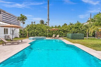 703 NE 7th St in Hallandale Beach, FL - Building Photo - Building Photo