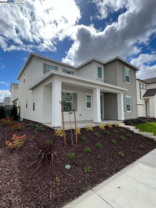 2978 Ellis Town Dr in Tracy, CA - Building Photo