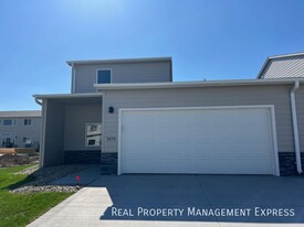 Modern 3-Bed, 2.5-Bath Home in West Sioux in Sioux Falls, SD - Building Photo