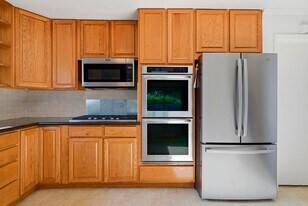 7750 Surrey Ln in Oakland, CA - Building Photo