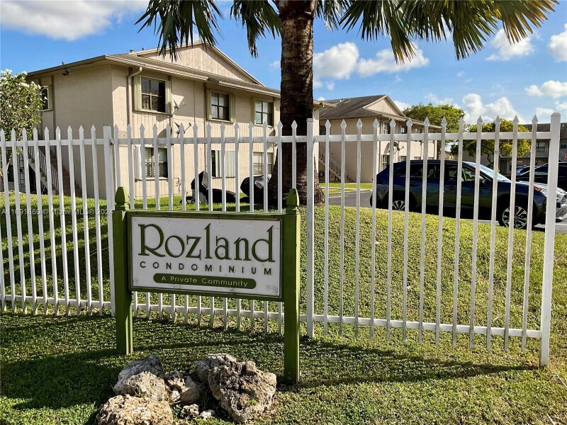 768 Evergreen Dr in Miami, FL - Building Photo