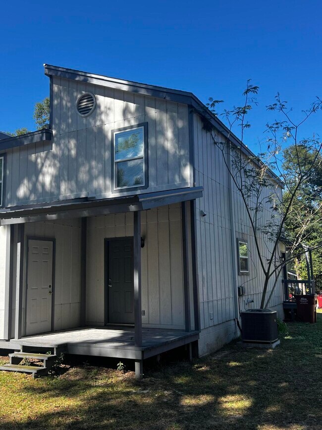 124 Hampton Dr in Crestview, FL - Building Photo - Building Photo