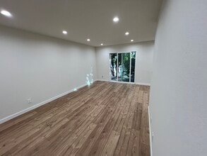 7439 Woodman Ave, Unit Valwood 52 in Van Nuys, CA - Building Photo - Building Photo