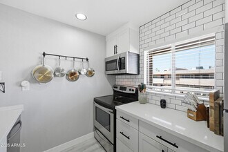 7436 E Chaparral Rd in Scottsdale, AZ - Building Photo - Building Photo