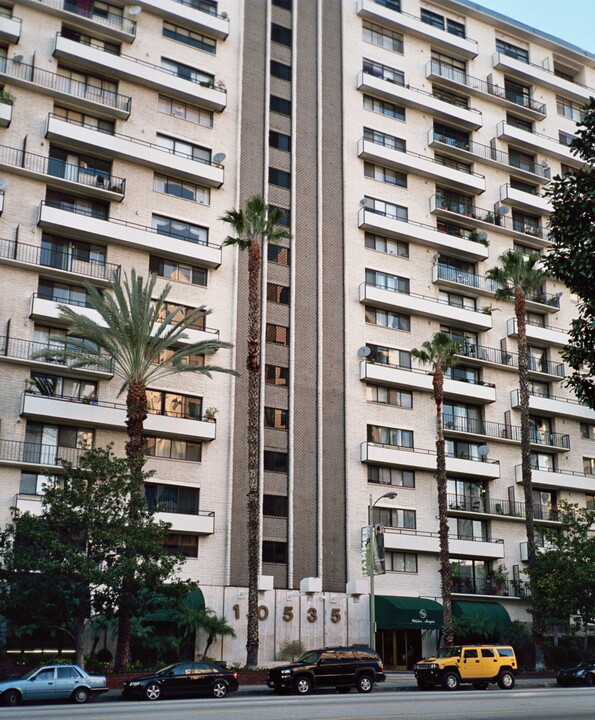 Wilshire Marquis in Los Angeles, CA - Building Photo