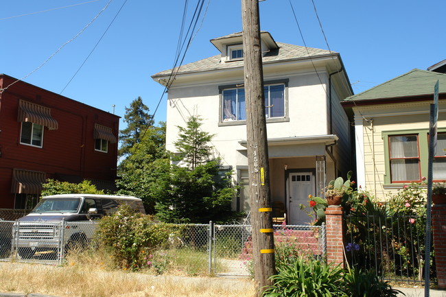 3042 Tremont St in Berkeley, CA - Building Photo - Building Photo