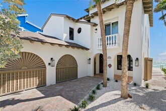 8440 W Gulf Blvd in Treasure Island, FL - Building Photo - Building Photo