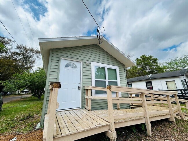 property at 1402 Powhattan St
