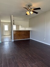 101 Milann St, Unit B in Victoria, TX - Building Photo - Building Photo