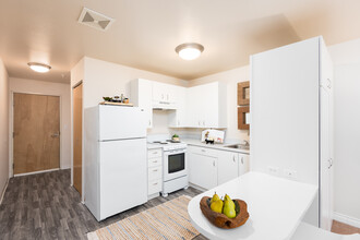 Balfour Place in Seattle, WA - Building Photo - Interior Photo