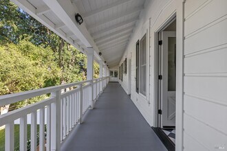 989 Rutherford Rd in Napa, CA - Building Photo - Building Photo