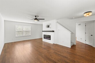 945 Crestwood Ln in O'Fallon, MO - Building Photo - Building Photo
