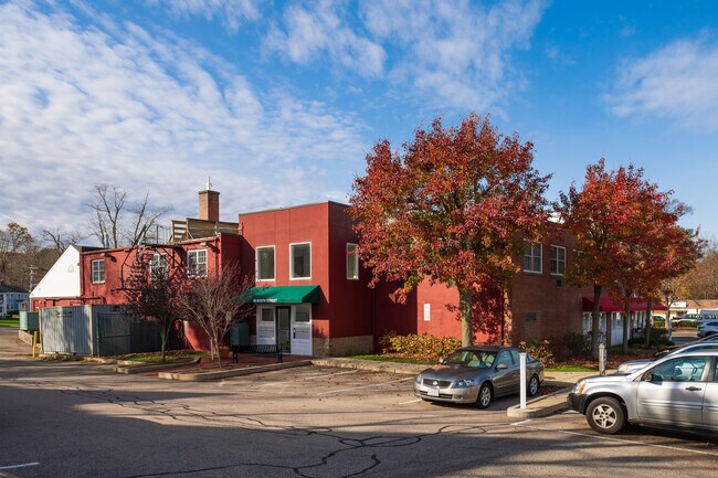 90 South St, Unit 210 in Hingham, MA - Foto de edificio - Building Photo