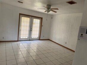 9835 Eblen Dr in Houston, TX - Building Photo - Building Photo