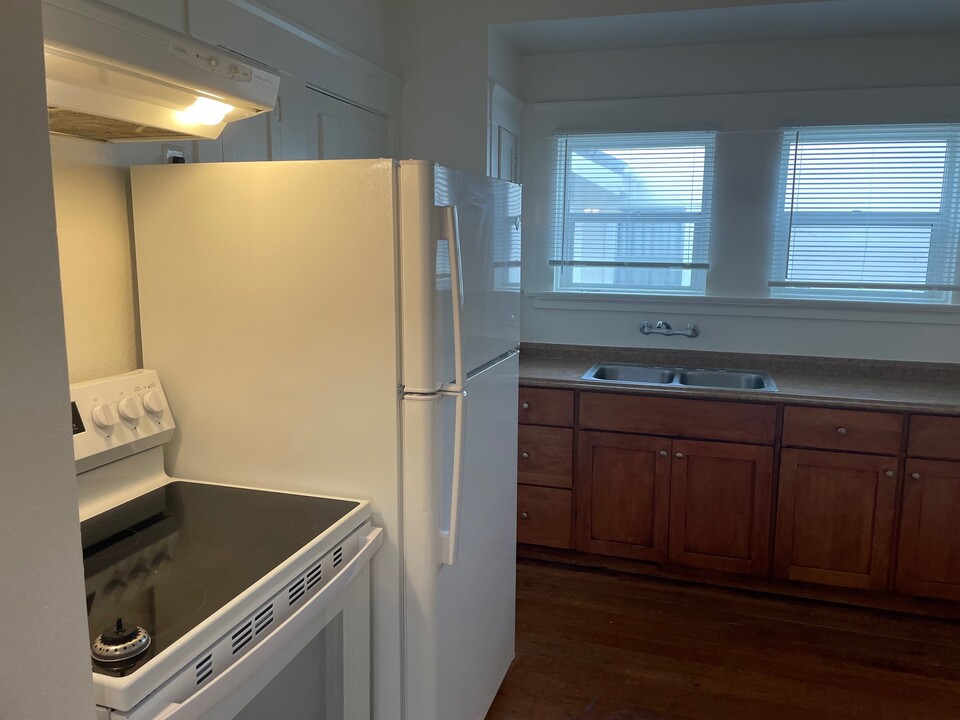 180 Hamilton Ave in Rio Vista, CA - Building Photo