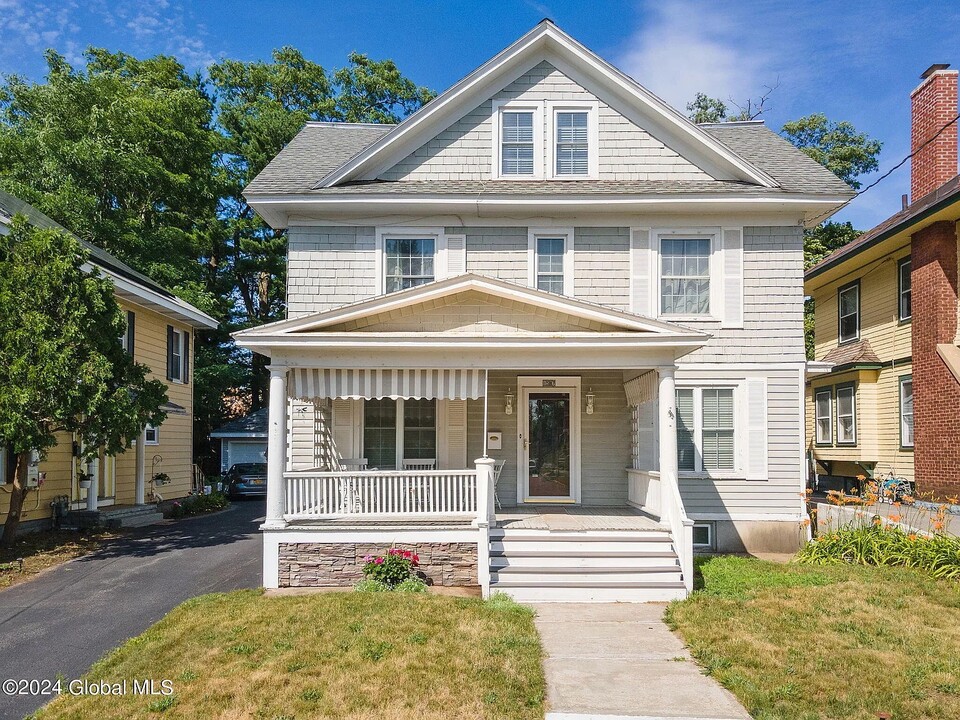 1587 Bradley St, Unit Room 1 - The Brads in Schenectady, NY - Foto de edificio