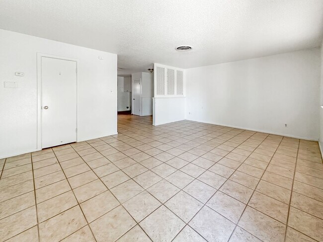 709 E Sunset Cir in Hobbs, NM - Building Photo - Building Photo
