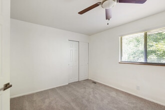 Kingston Apartments in St. Louis, MO - Foto de edificio - Building Photo