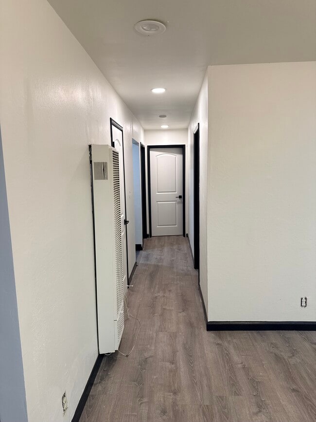 6235 Dias Ave in Sacramento, CA - Foto de edificio - Building Photo