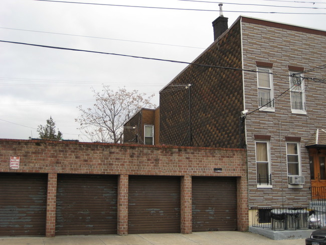 18-82 Palmetto St in Flushing, NY - Building Photo - Building Photo