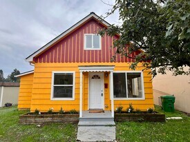 1104 Puget St NE in Olympia, WA - Building Photo