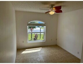 2089 Redwood Cir in Palm Bay, FL - Foto de edificio - Building Photo