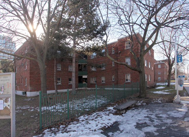 Regent Park North in Toronto, ON - Building Photo - Building Photo