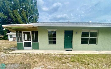 11003 Ridge Ave in Fort Pierce, FL - Foto de edificio - Building Photo