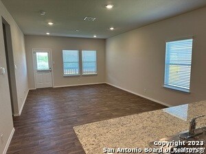 237 Legendary Trl Lp in Floresville, TX - Building Photo