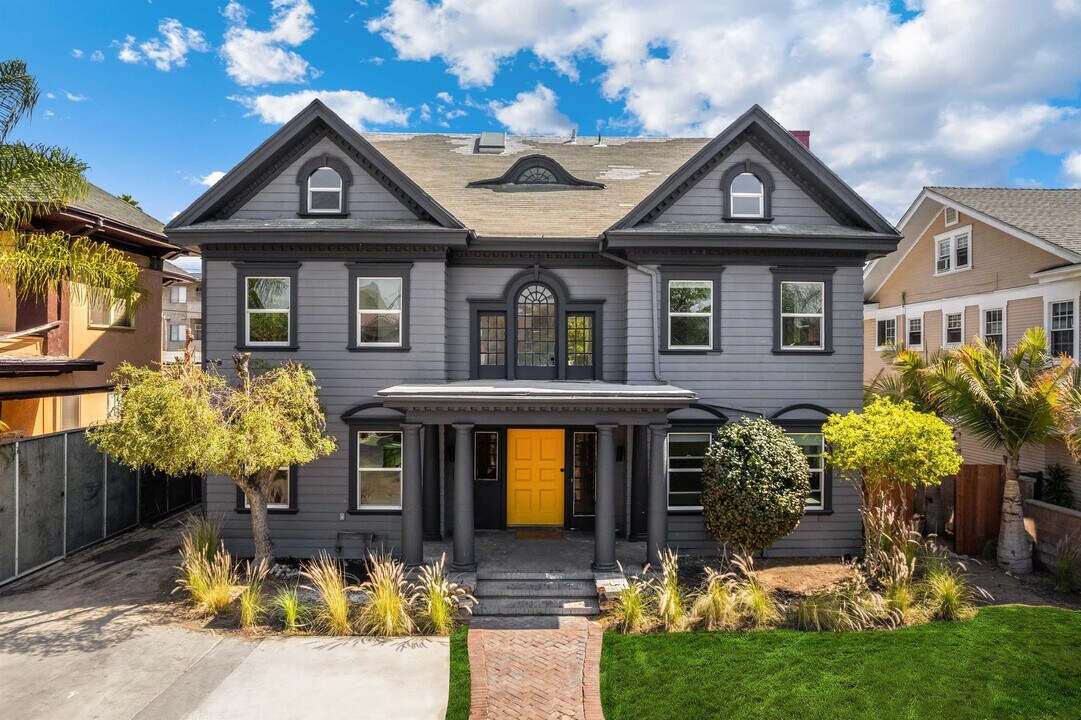 426 Serrano Ave in Los Angeles, CA - Foto de edificio