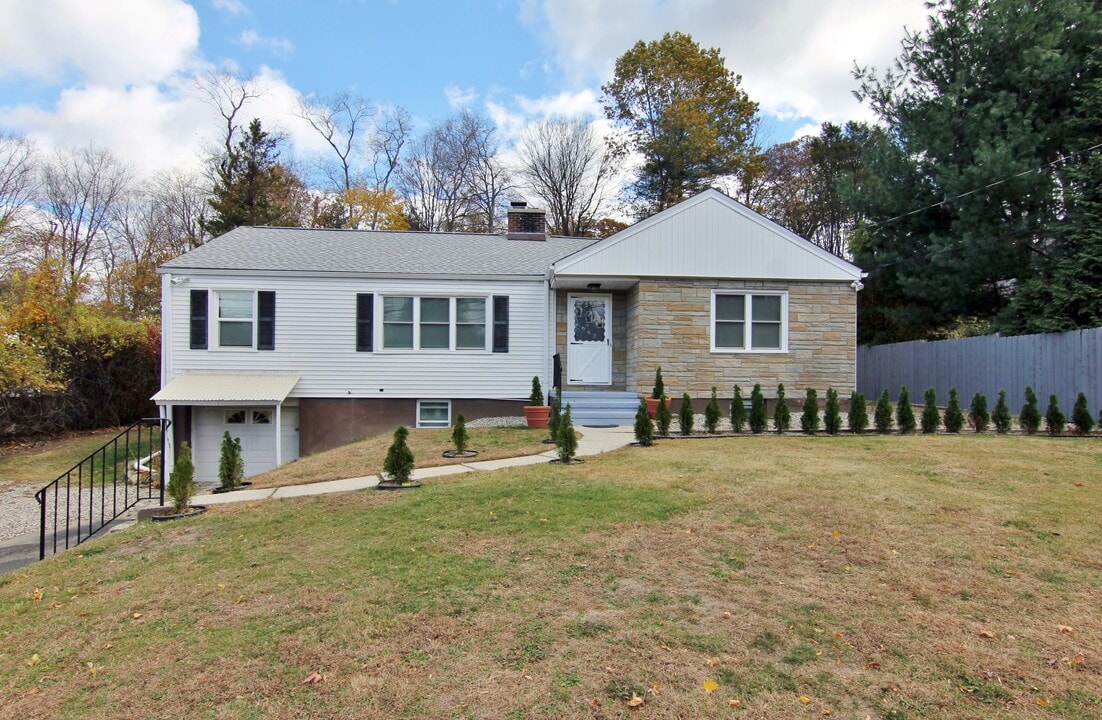 663 High Ridge Rd in Stamford, CT - Building Photo