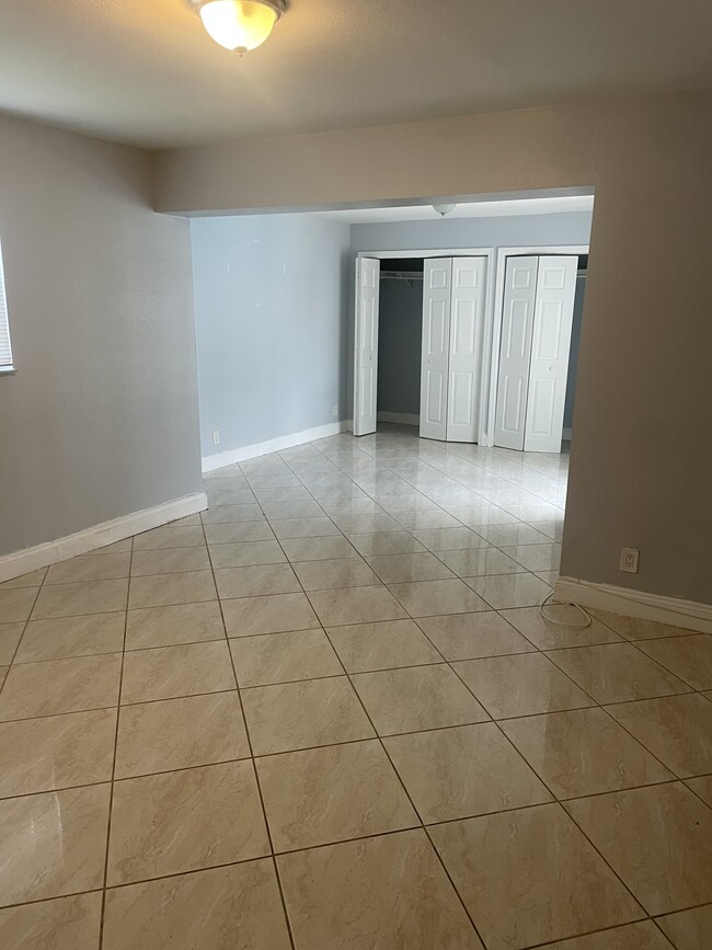 3380 NW 39th St in Lauderdale Lakes, FL - Building Photo - Building Photo